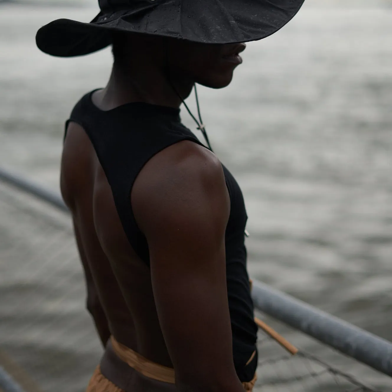 BACKLESS tank top