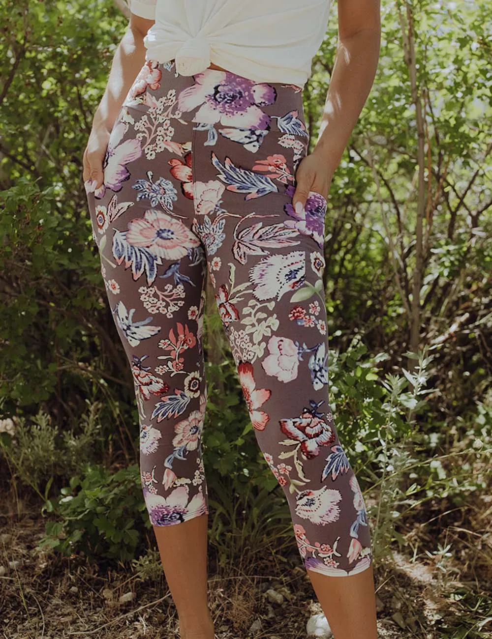 SA Exclusive Flourishing Blooms Capri Pocket Leggings