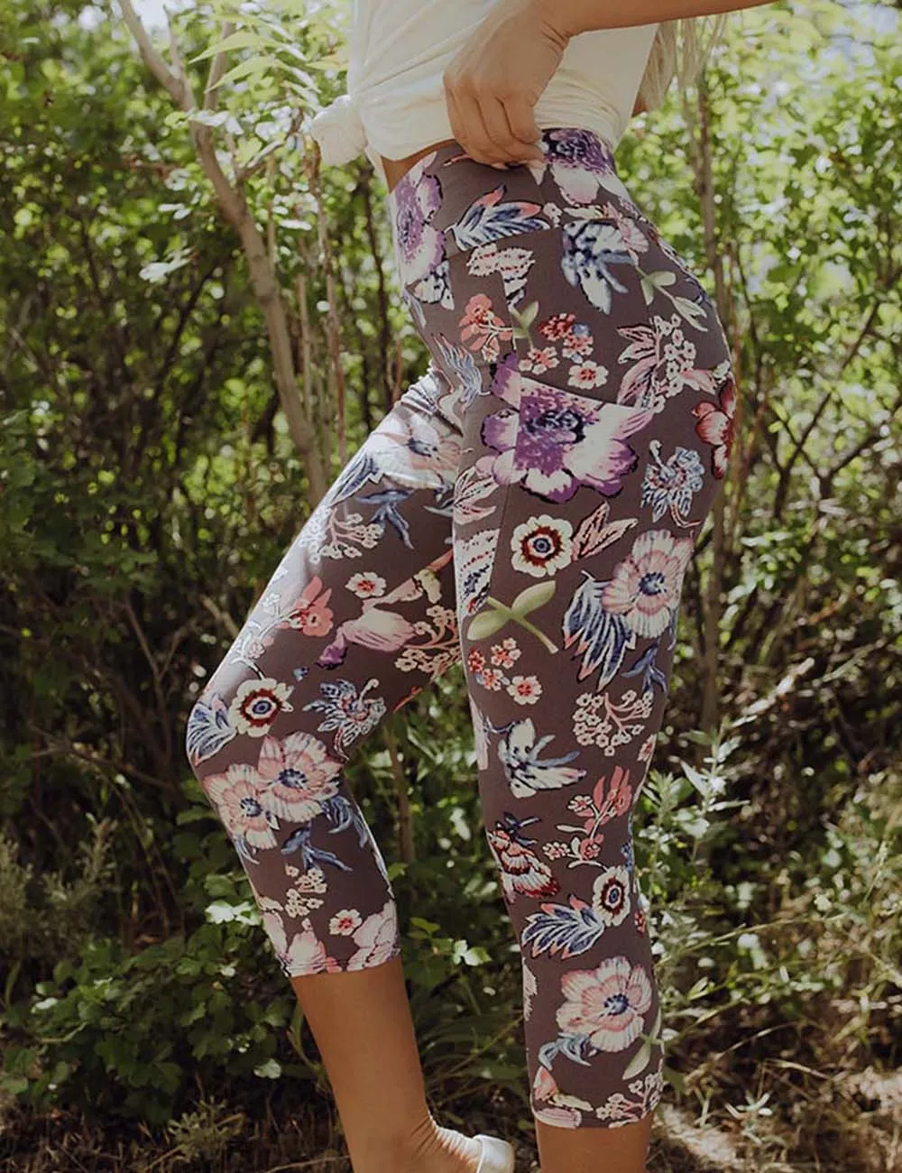 SA Exclusive Flourishing Blooms Capri Pocket Leggings