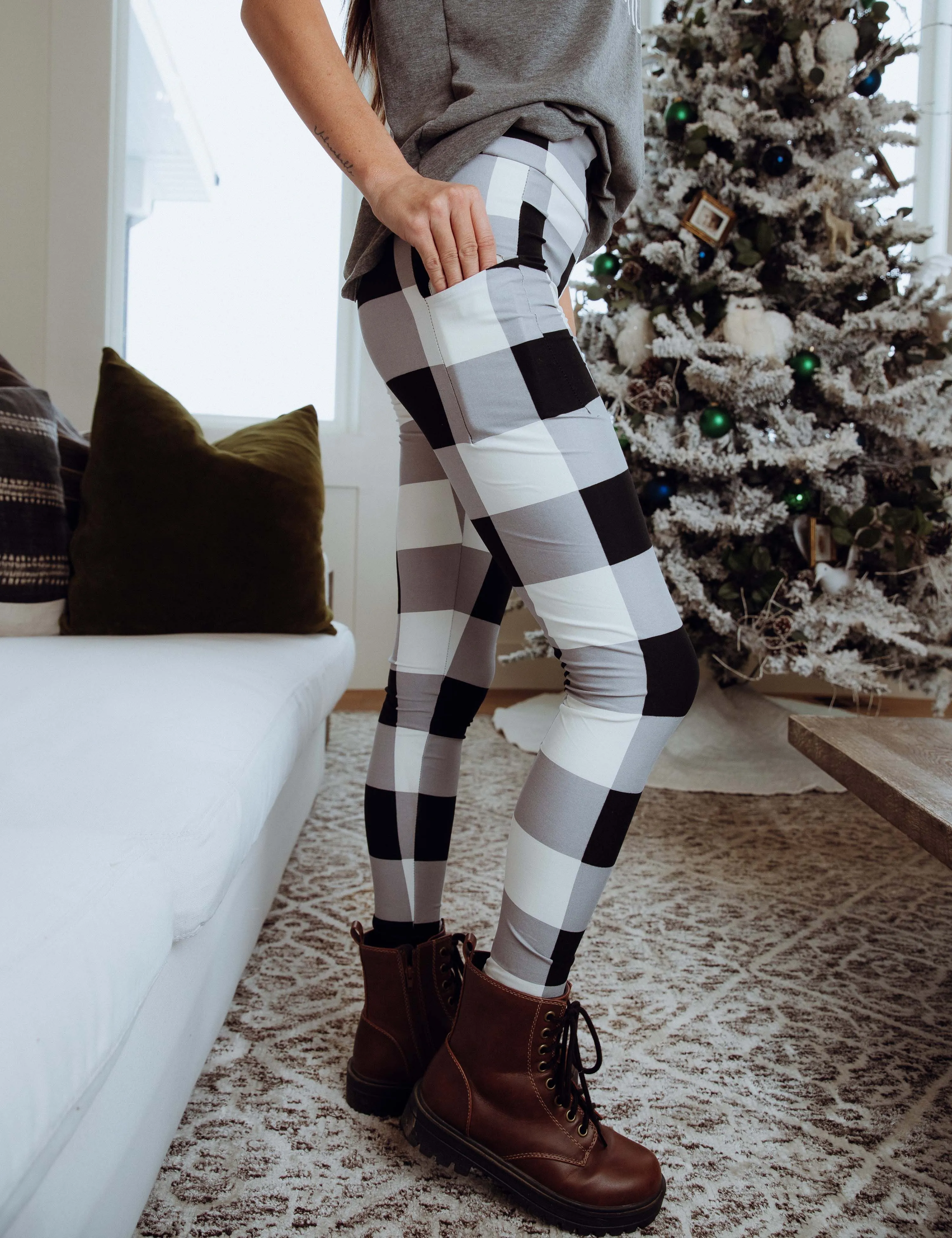 SA Exclusive White Blockin' Around Pocket Leggings